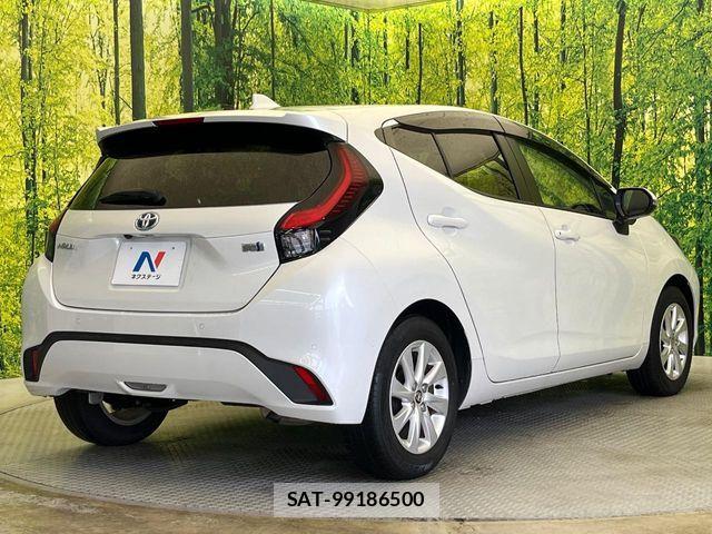 Toyota AQUA 2022-06 8848193-16