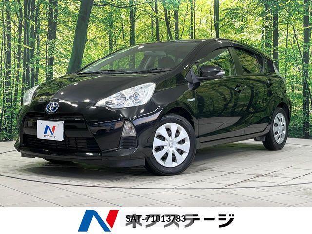 Toyota AQUA 2013-12 8848218-0