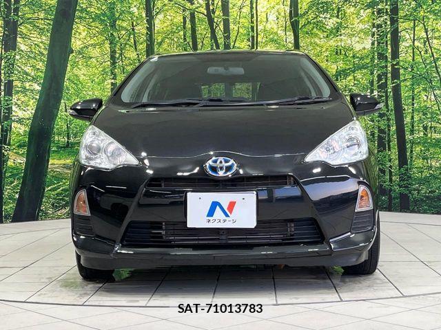 Toyota AQUA 2013-12 8848218-11