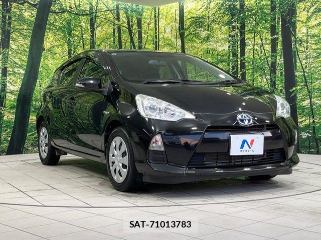 Toyota AQUA 2013-12 8848218-13