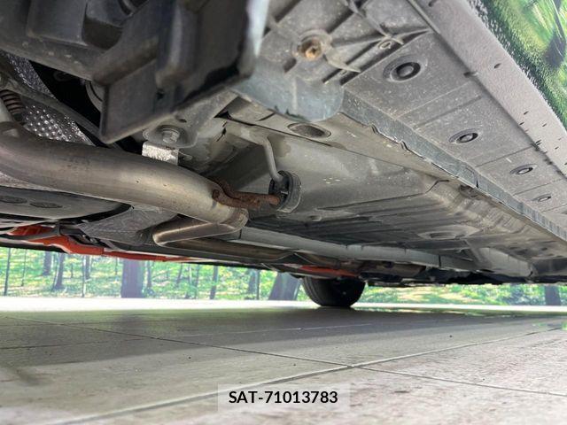 Toyota AQUA 2013-12 8848218-17