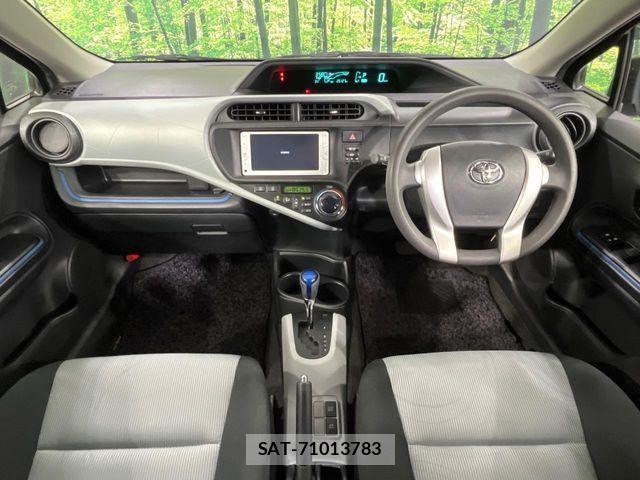 Toyota AQUA 2013-12 8848218-1