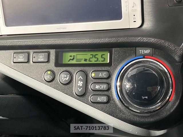 Toyota AQUA 2013-12 8848218-3