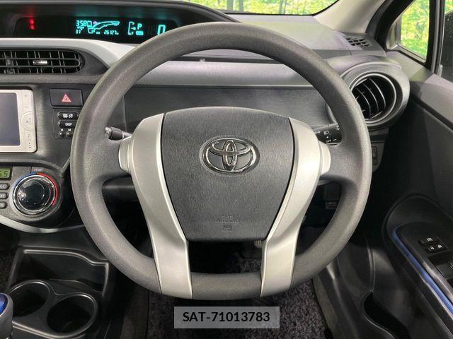 Toyota AQUA 2013-12 8848218-8