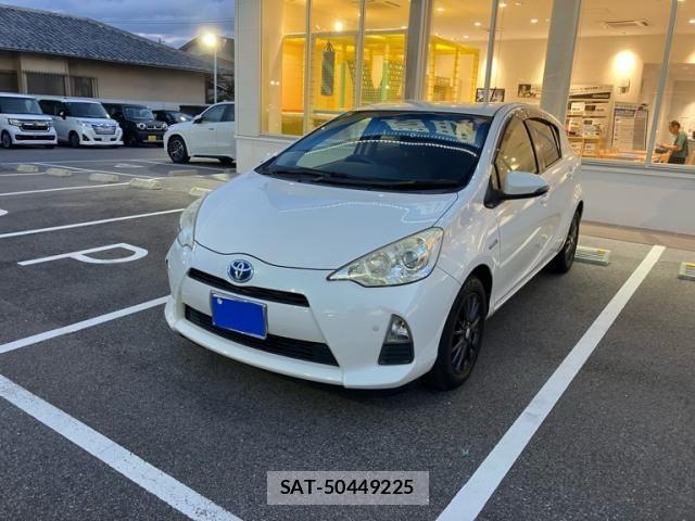Toyota AQUA 2014-06 8848237-0