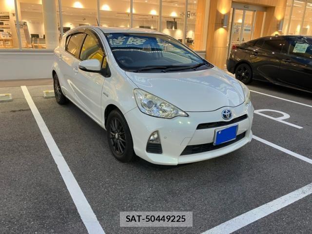 Toyota AQUA 2014-06 8848237-1
