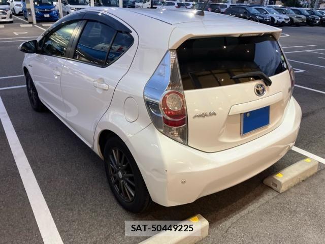 Toyota AQUA 2014-06 8848237-3