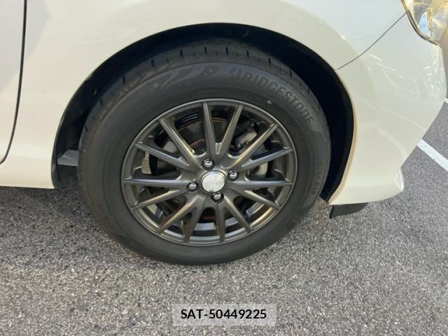 Toyota AQUA 2014-06 8848237-6
