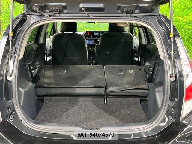 Toyota AQUA 2016-12 8848205-9
