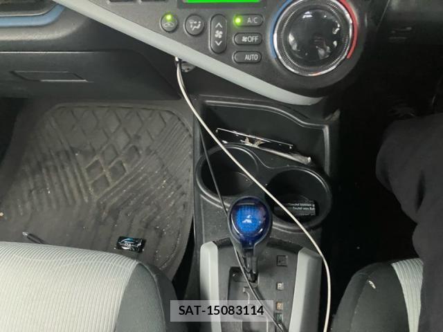 Toyota AQUA 2014-03 8848235-17