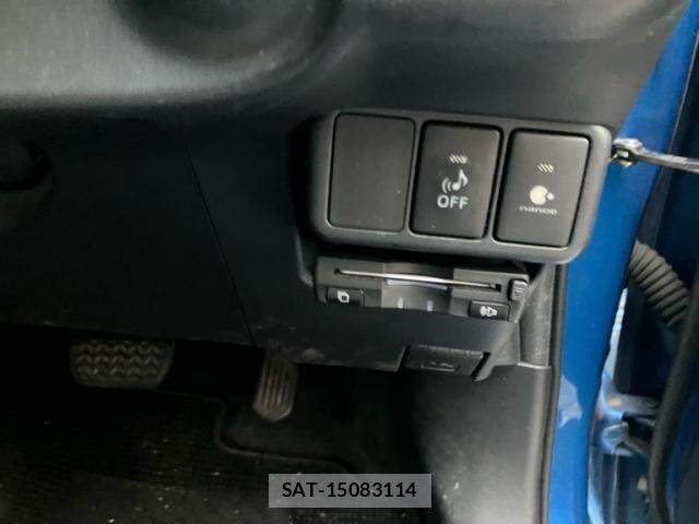 Toyota AQUA 2014-03 8848235-21