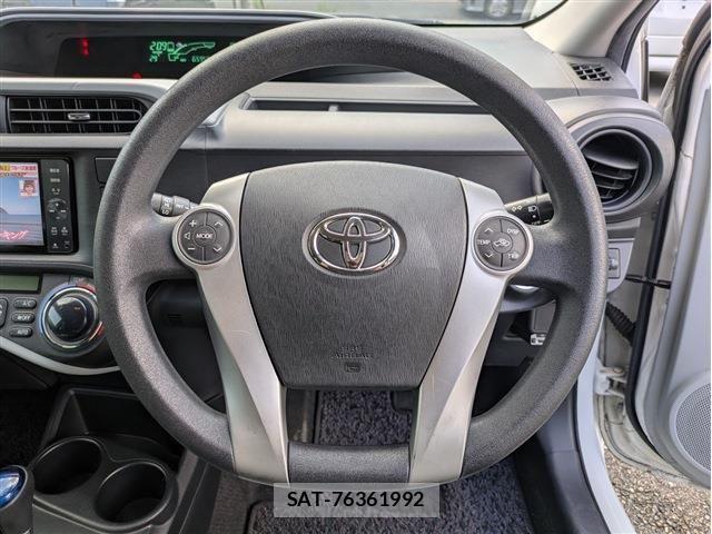 Toyota AQUA 2012-03 8848225-10
