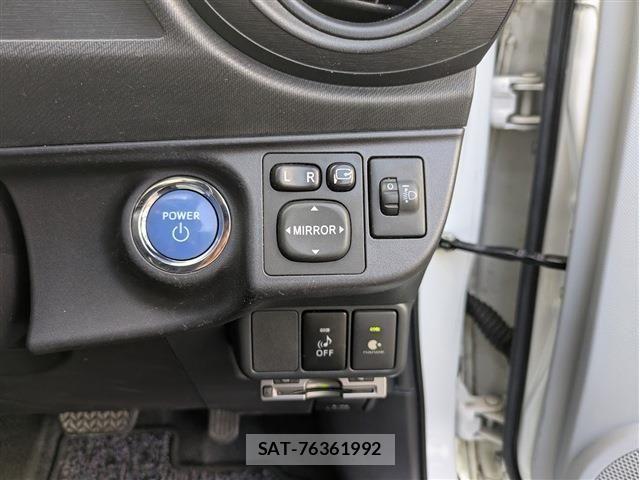 Toyota AQUA 2012-03 8848225-12