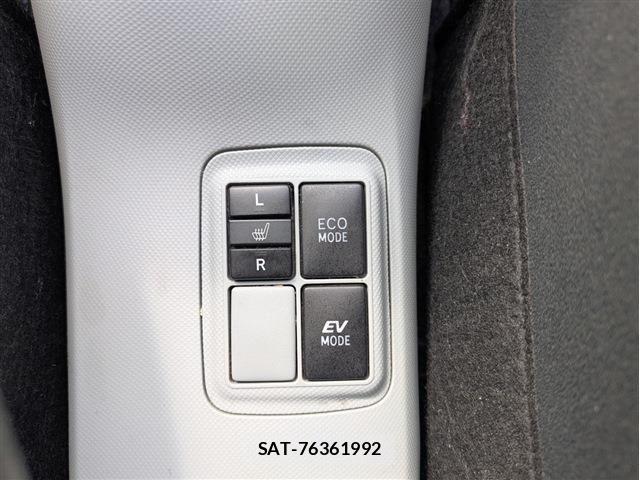 Toyota AQUA 2012-03 8848225-13