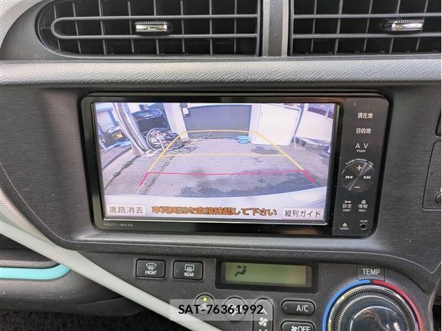 Toyota AQUA 2012-03 8848225-14