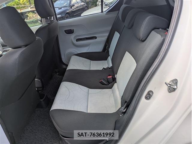 Toyota AQUA 2012-03 8848225-17