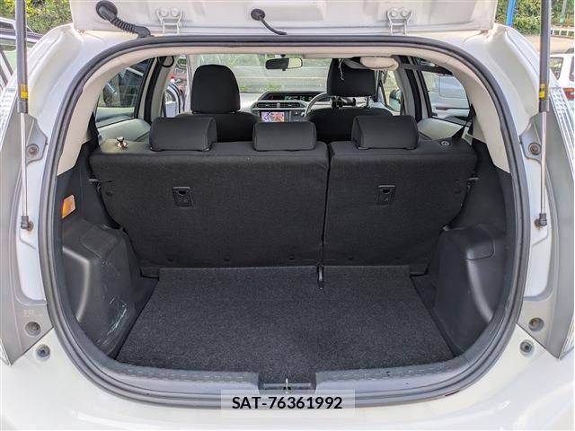 Toyota AQUA 2012-03 8848225-18