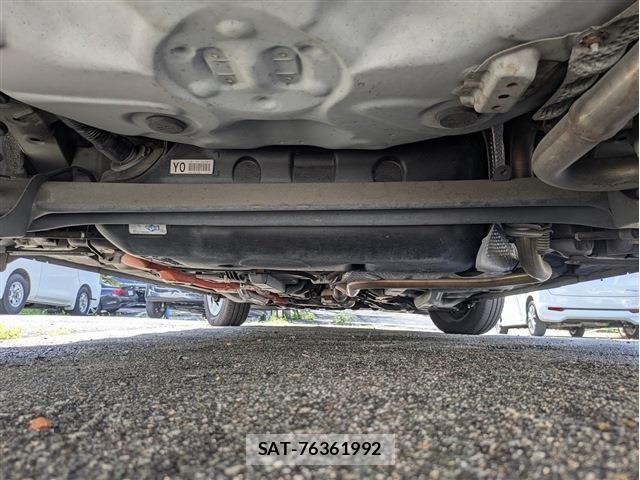 Toyota AQUA 2012-03 8848225-19
