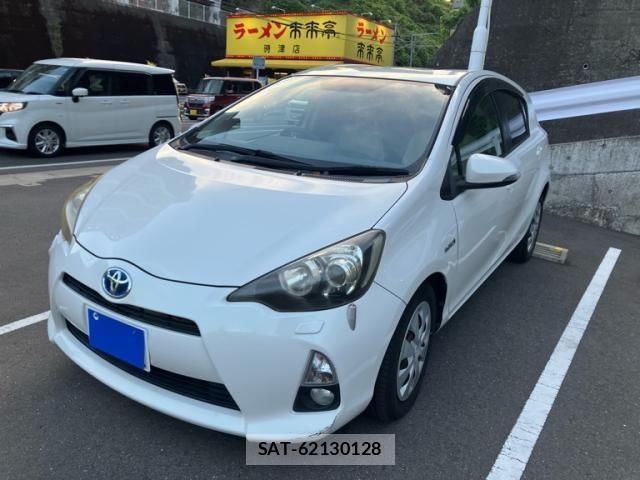 Toyota AQUA 2012-10 8848240-0