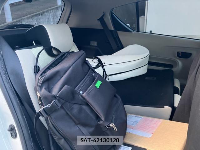 Toyota AQUA 2012-10 8848240-13