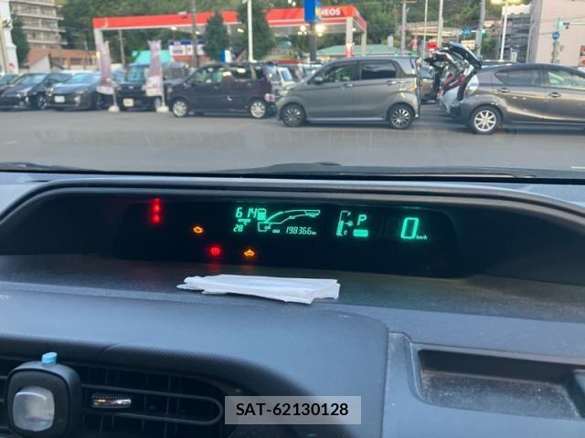 Toyota AQUA 2012-10 8848240-16