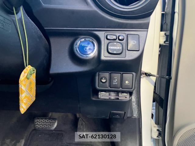 Toyota AQUA 2012-10 8848240-17