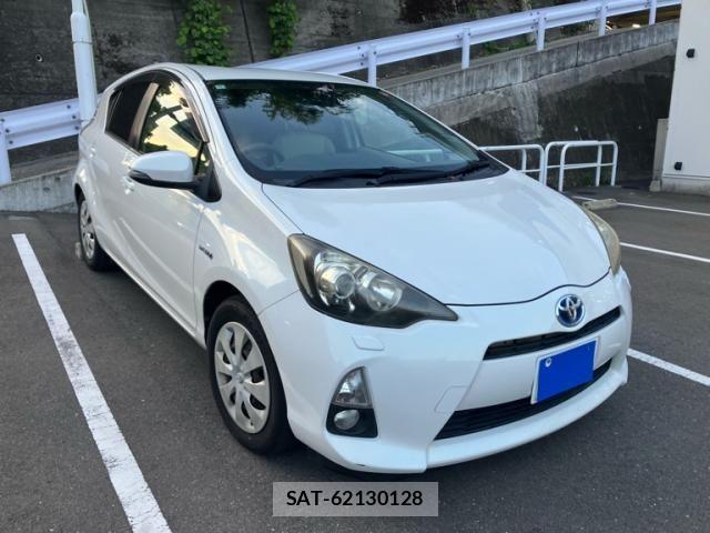 Toyota AQUA 2012-10 8848240-1
