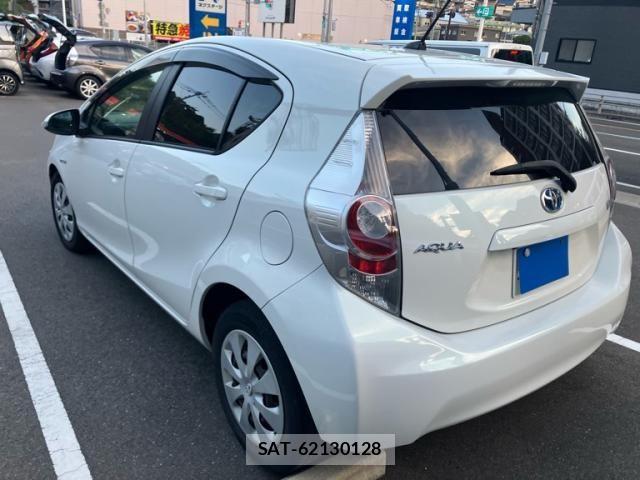 Toyota AQUA 2012-10 8848240-4
