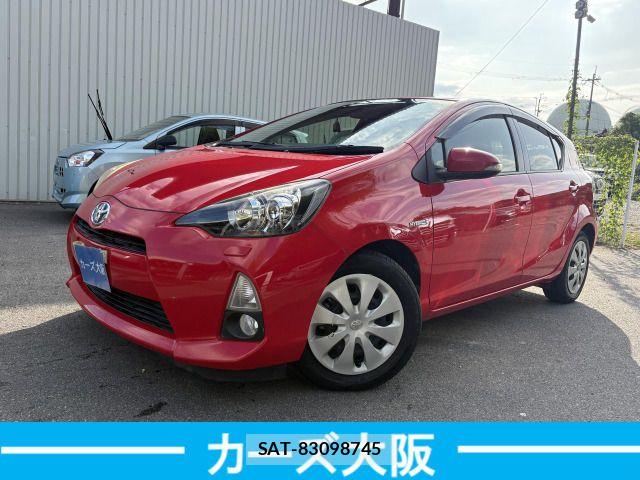 Toyota AQUA 2013-12 8848228-0