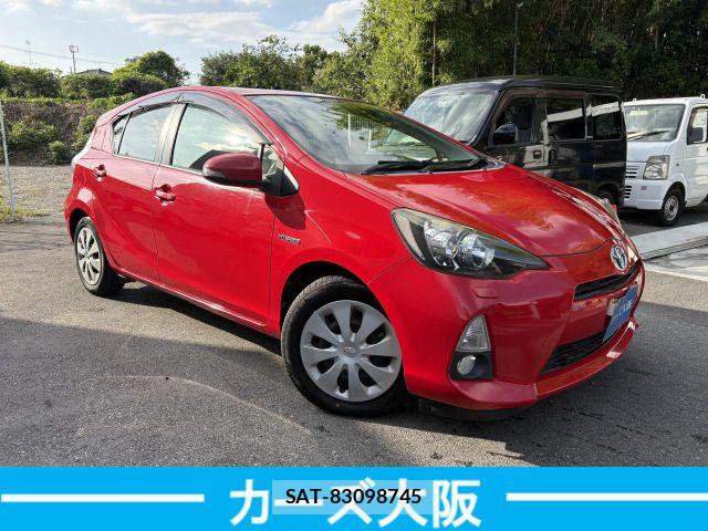 Toyota AQUA 2013-12 8848228-1