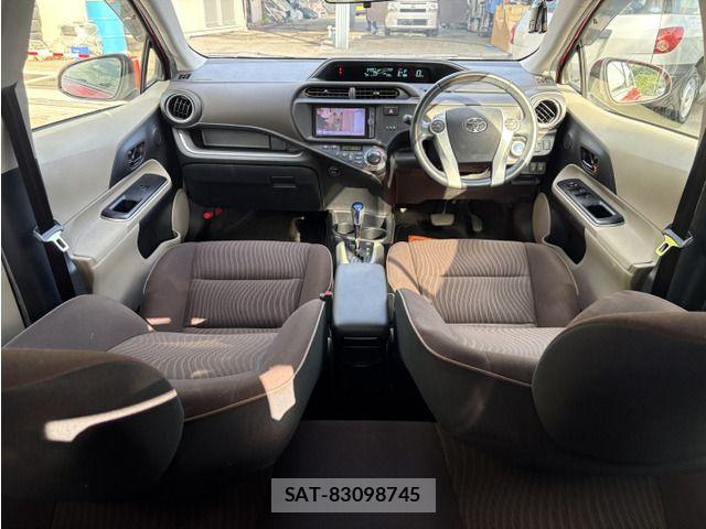 Toyota AQUA 2013-12 8848228-5