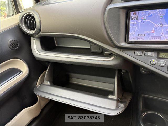 Toyota AQUA 2013-12 8848228-8