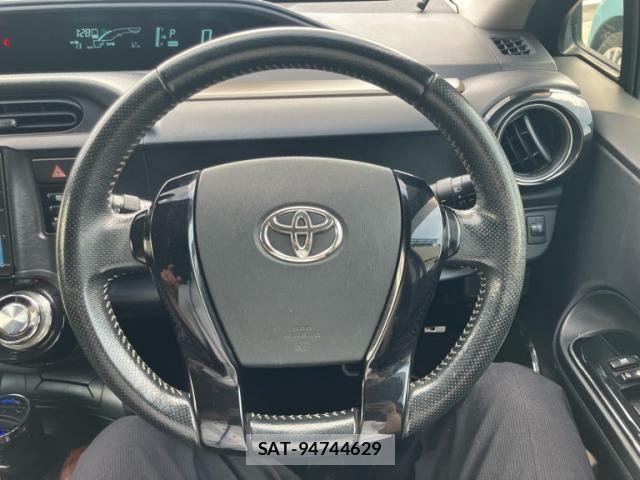 Toyota AQUA 2014-01 8848226-13