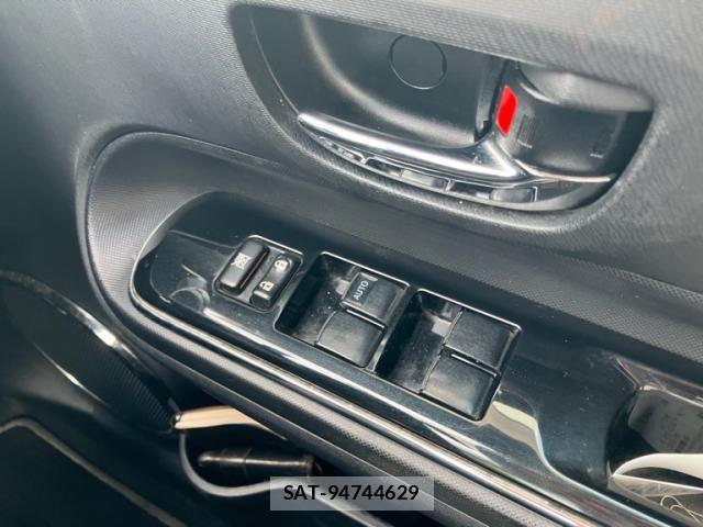 Toyota AQUA 2014-01 8848226-14
