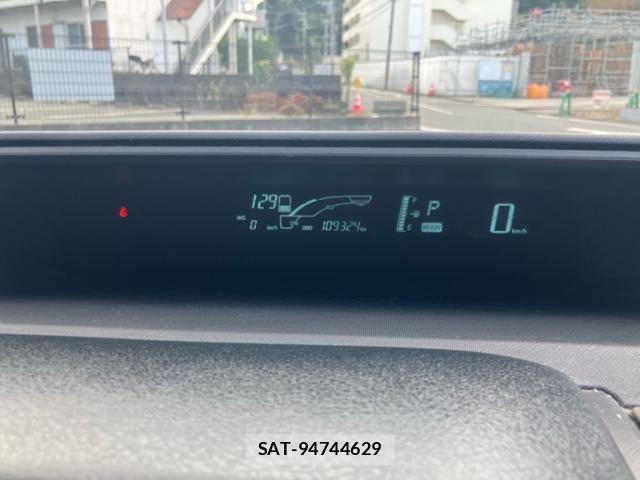 Toyota AQUA 2014-01 8848226-18