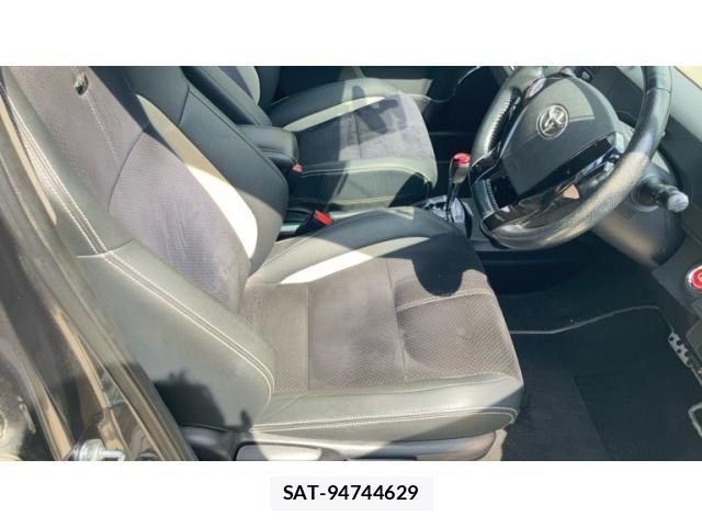 Toyota AQUA 2014-01 8848226-23