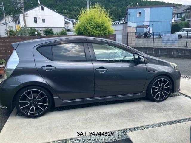 Toyota AQUA 2014-01 8848226-3