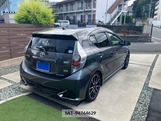 Toyota AQUA 2014-01 8848226-4