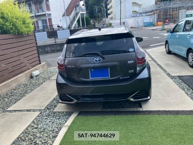 Toyota AQUA 2014-01 8848226-5