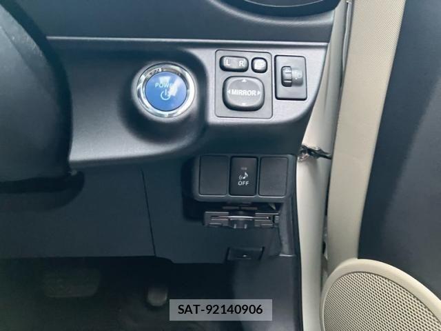 Toyota AQUA 2012-07 8848230-10