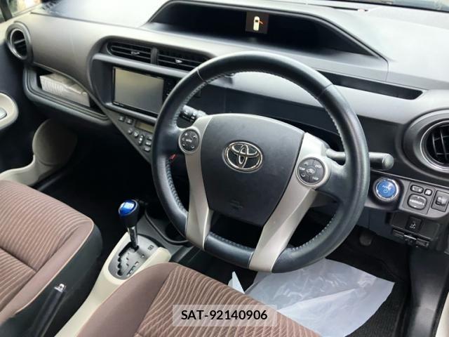 Toyota AQUA 2012-07 8848230-11