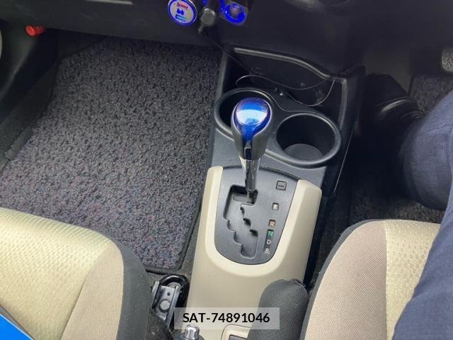 Toyota AQUA 2012-07 8848239-13
