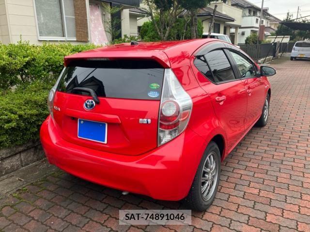 Toyota AQUA 2012-07 8848239-2
