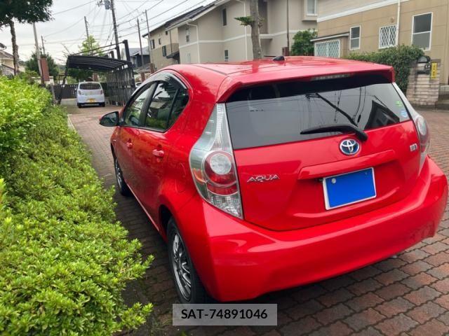 Toyota AQUA 2012-07 8848239-3