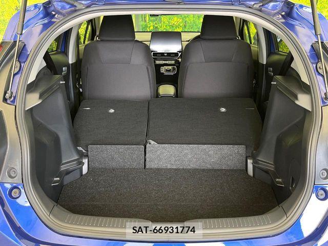 Toyota AQUA 2021-12 8848197-9