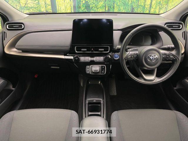 Toyota AQUA 2021-12 8848197-1