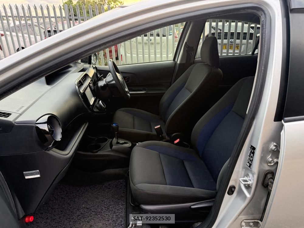 Toyota AQUA 2017-11 2016162-9