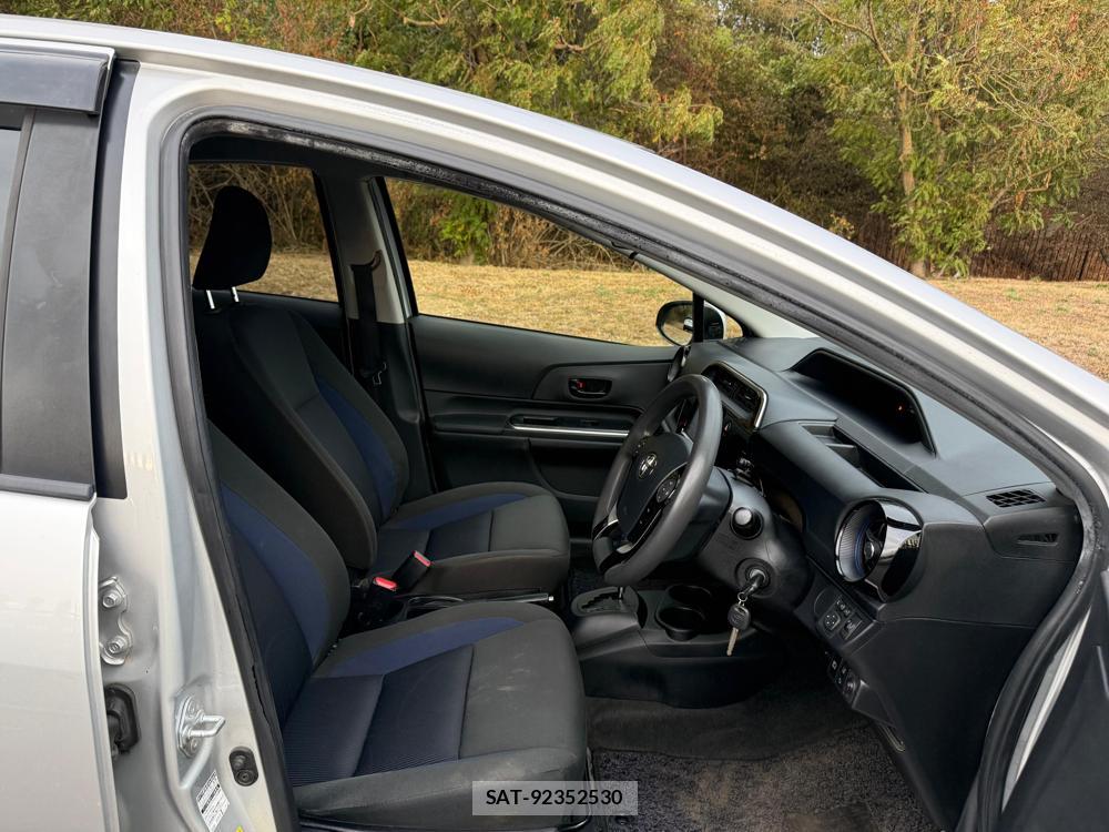 Toyota AQUA 2017-11 2016162-10