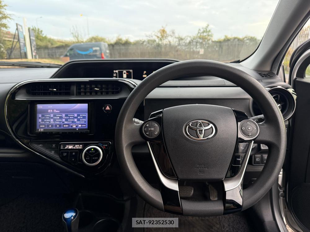 Toyota AQUA 2017-11 2016162-12