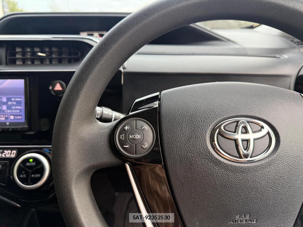 Toyota AQUA 2017-11 2016162-13